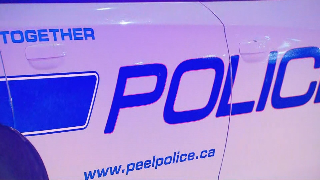 Man stabbed in face and back during robbery in Mississauga police [Video]