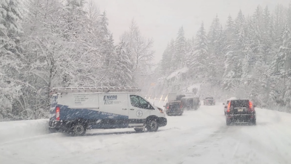 Travel to Whistler: Highway traffic snarled by snowfall [Video]