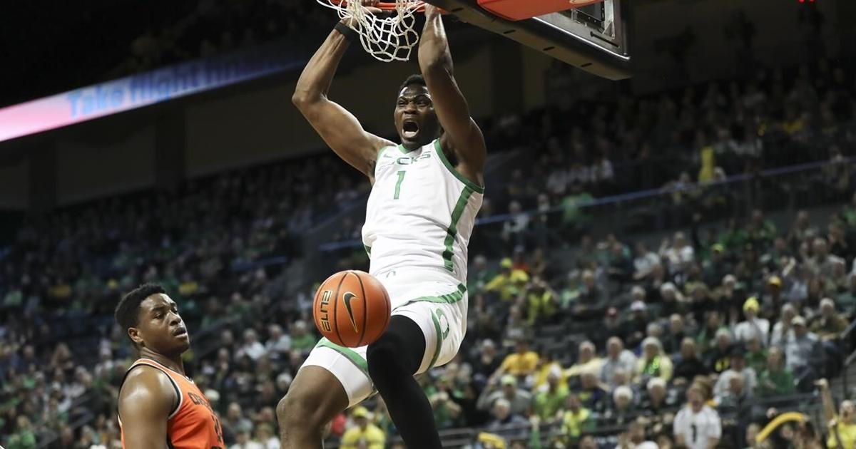 Kwame Evans Jr. scores 22 points, Oregon beats Oregon State 78-71 for 7th straight win in the series [Video]