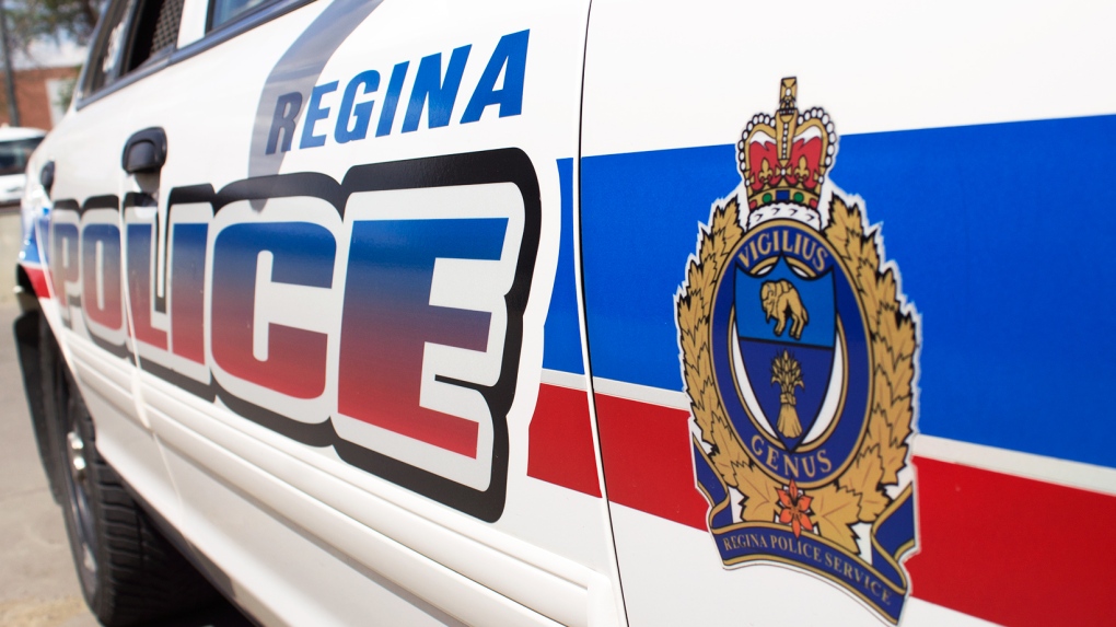 Two people facing charges after weapons found in vehicle in Regina [Video]