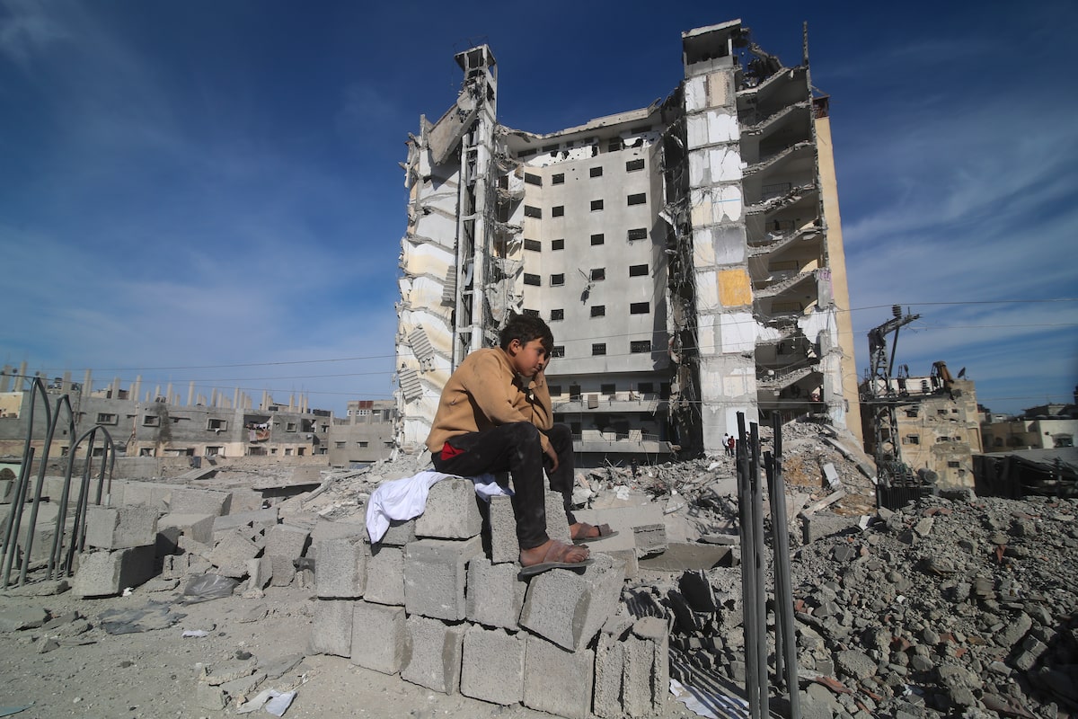 Israel strikes landmark residential tower in southern Rafah as truce talks stall [Video]