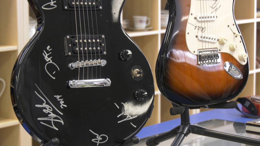 Guns n Roses signed guitar pops up in Goodwill [Video]
