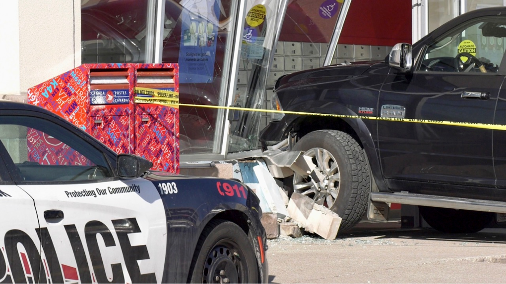 1 injured after Canada Post office crash, Woodstock police say [Video]