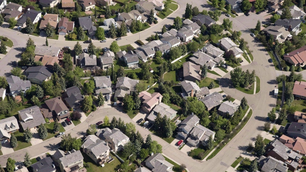 Canadian homeowners accumulate more wealth, while renters spend more – Video