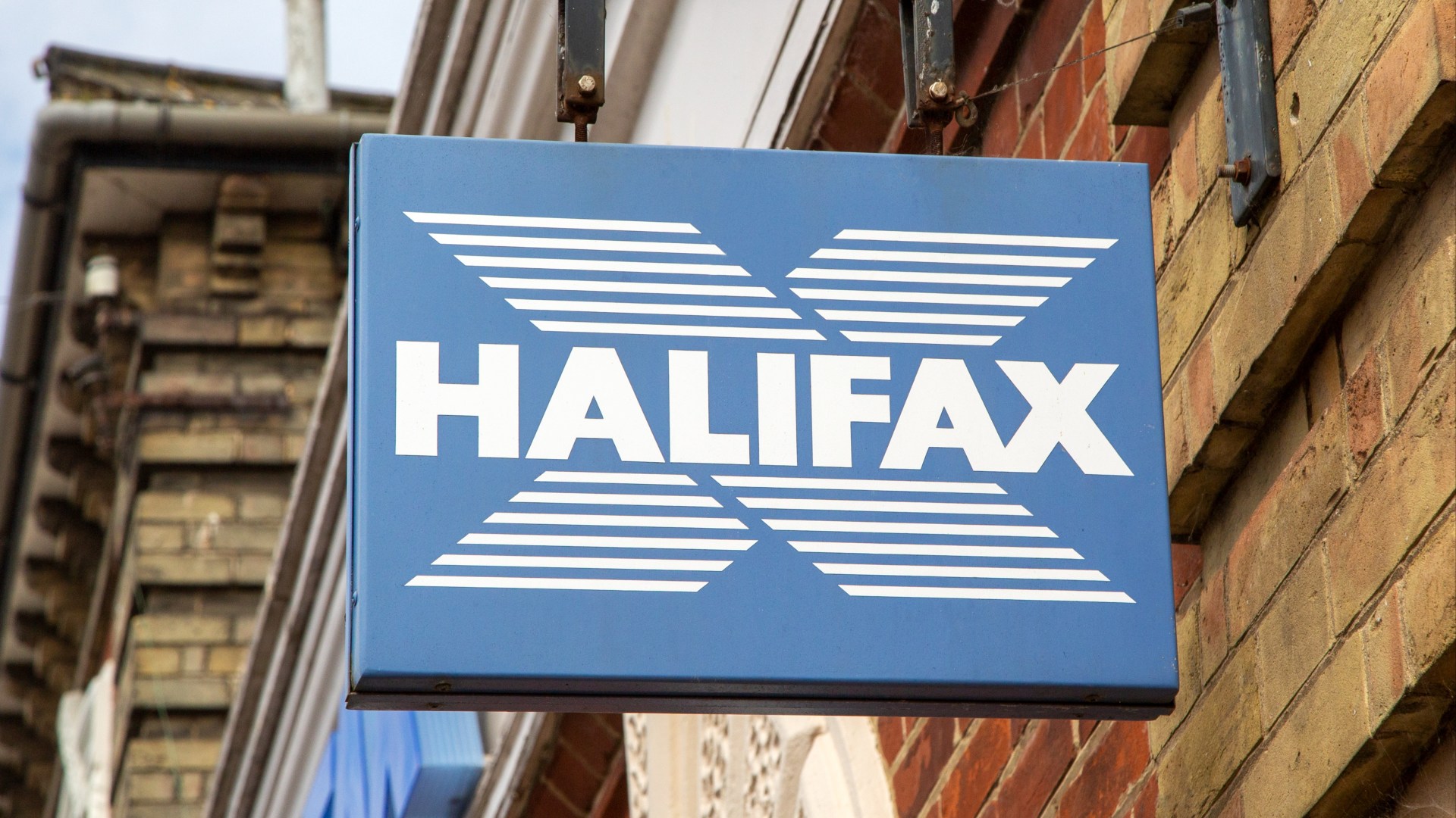 Full list of Halifax bank branches closing this year – as 22 more sites added to the list [Video]