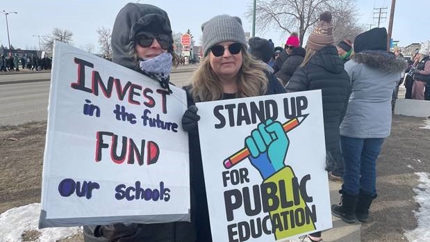 ‘The system is going to crumble: Sask. teachers back on the picket line [Video]
