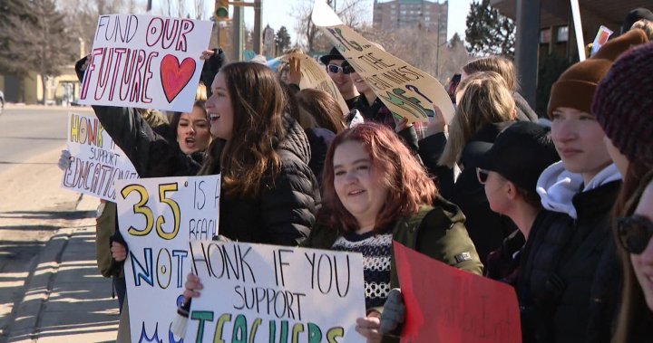 Saskatoon students skip class Tuesday to protest in support of teachers – Saskatoon [Video]