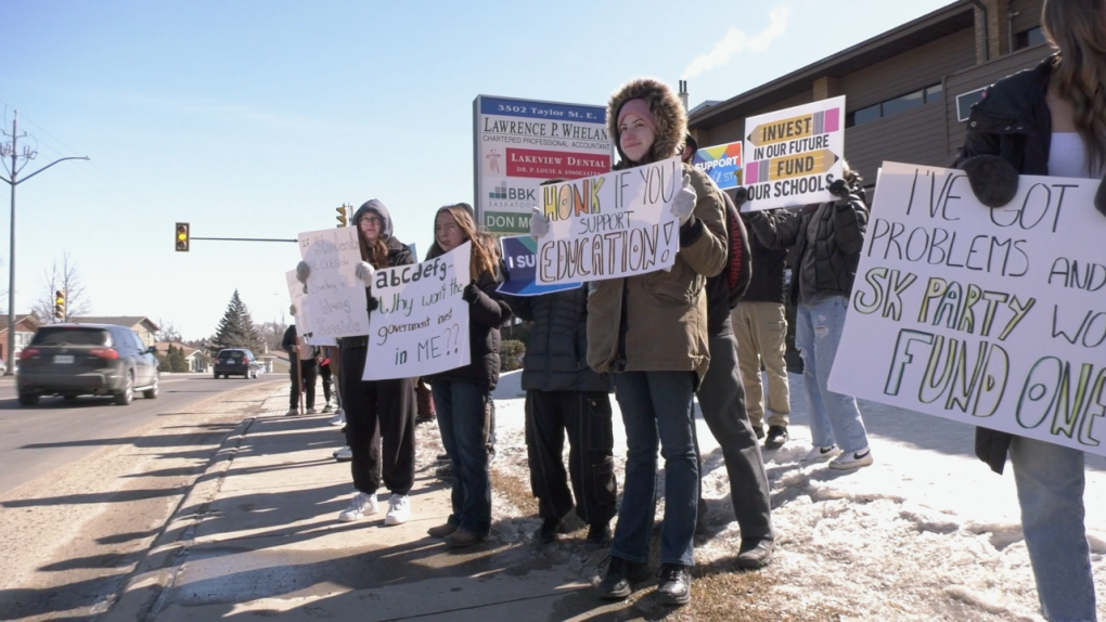 Sask. students protest teacher contract stalemate with school walkout [Video]