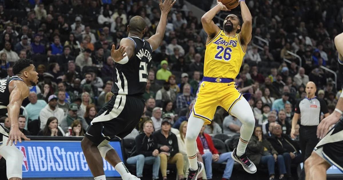 Reaves’ triple-double, tiebreaking 3 helps rally Lakers past Bucks in 2OTs without LeBron James [Video]