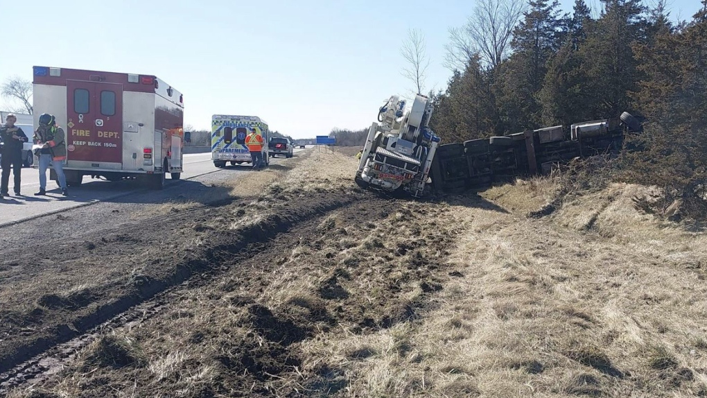 Tow truck: Heavy truck drives off Highway 401 in Lennox and Addington County, Ont. [Video]