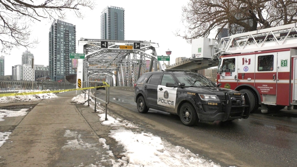 Calgary police shut down several downtown bridges [Video]