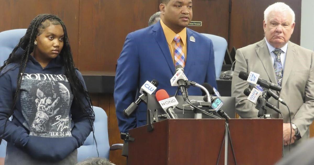 Atlantic City mayor says search warrants involve ‘private family issue,’ not corruption [Video]