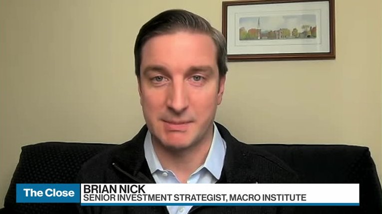 There is more macro confusion in markets then normal: investment strategist – Video