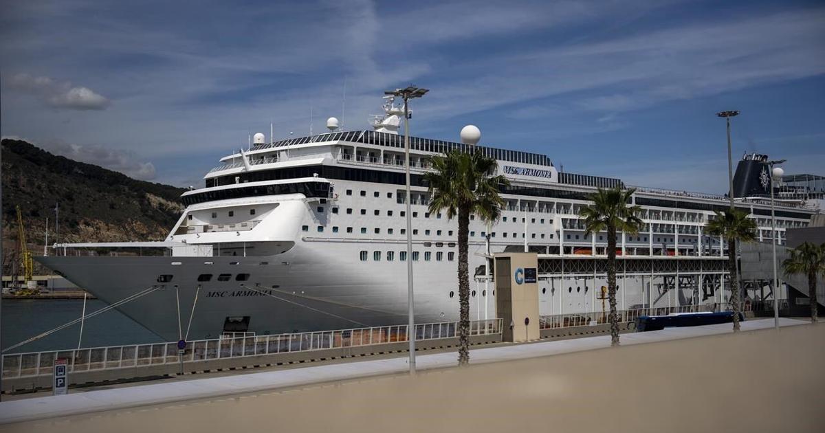 Cruise ship carrying 1,500 passengers stuck in Spain port due to Bolivian passengers’ visa problems [Video]