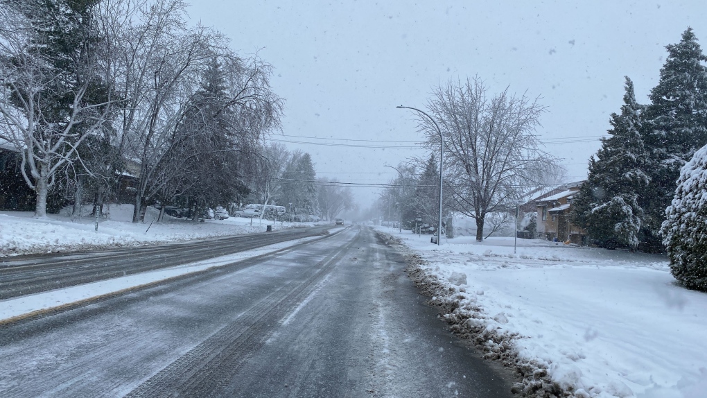 Snow causes power outages, school closures across Quebec [Video]