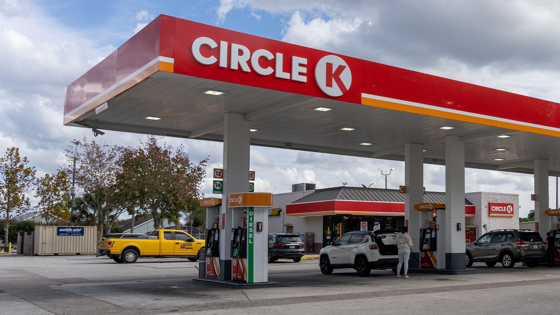 ‘Next level stupid,’ Circle K customer moans at self-checkout station – but technology is already at thousands of stores [Video]