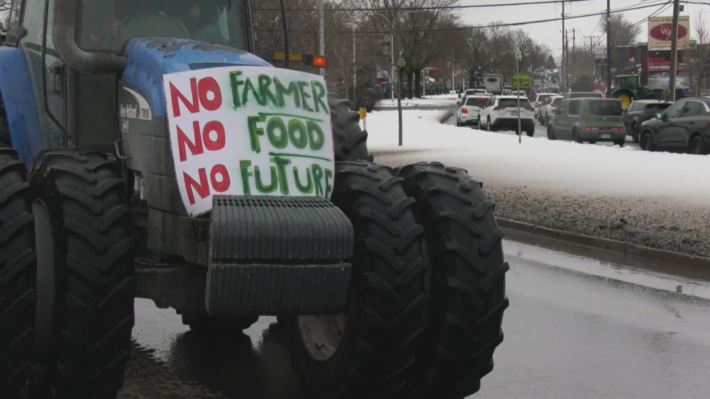 300 Quebec farmers stage protest, saying it’s tough to make a living [Video]