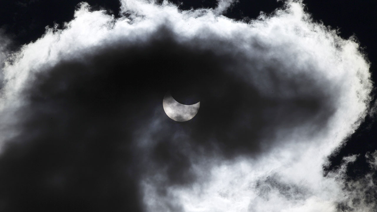 Clouds spoil view for many trying to get glimpse of total solar eclipse [Video]
