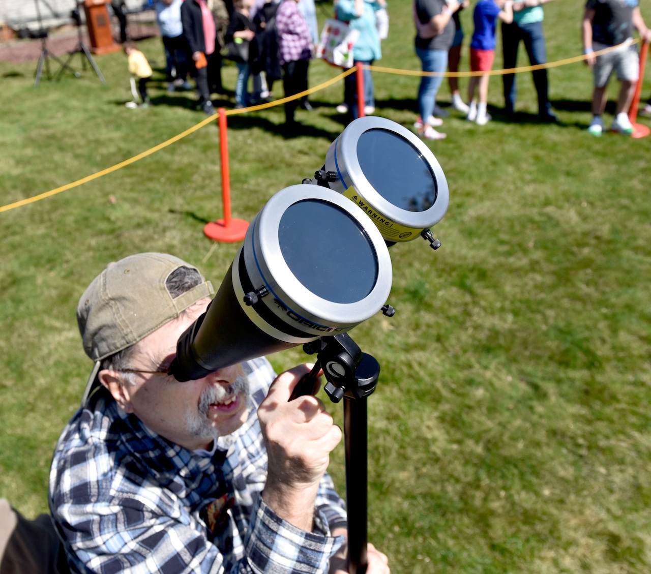 Check out people checking out the April 8 total solar eclipse in Mass., the U.S. [Video]