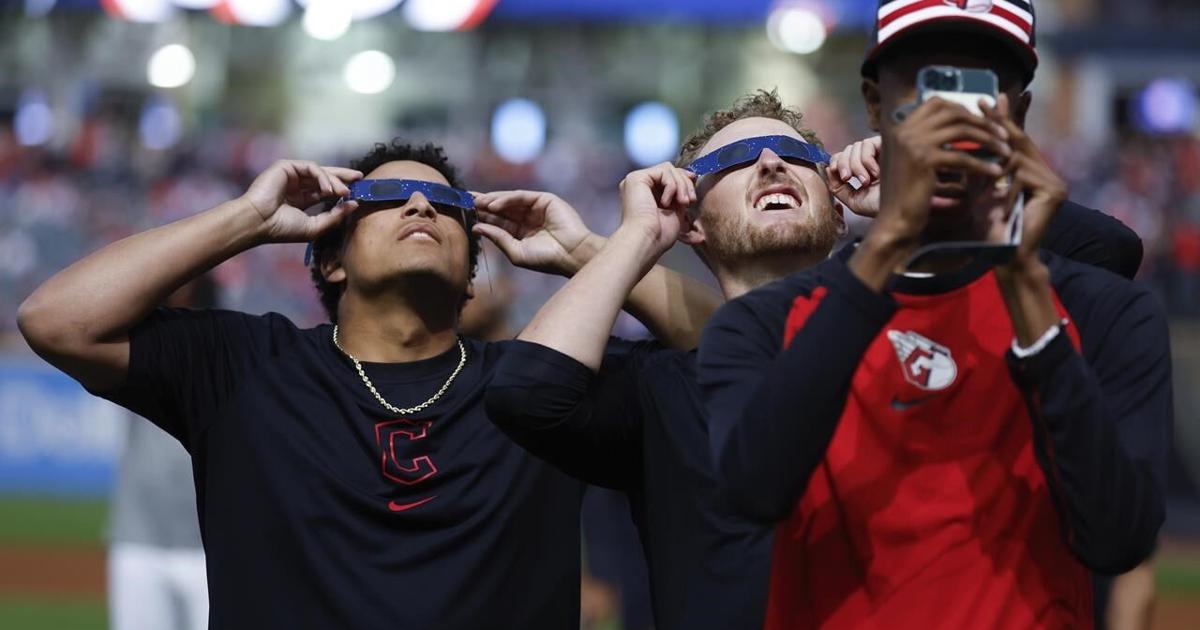 Out of this World … Series. Total solar eclipse a spectacular leadoff for Guardians’ home opener [Video]