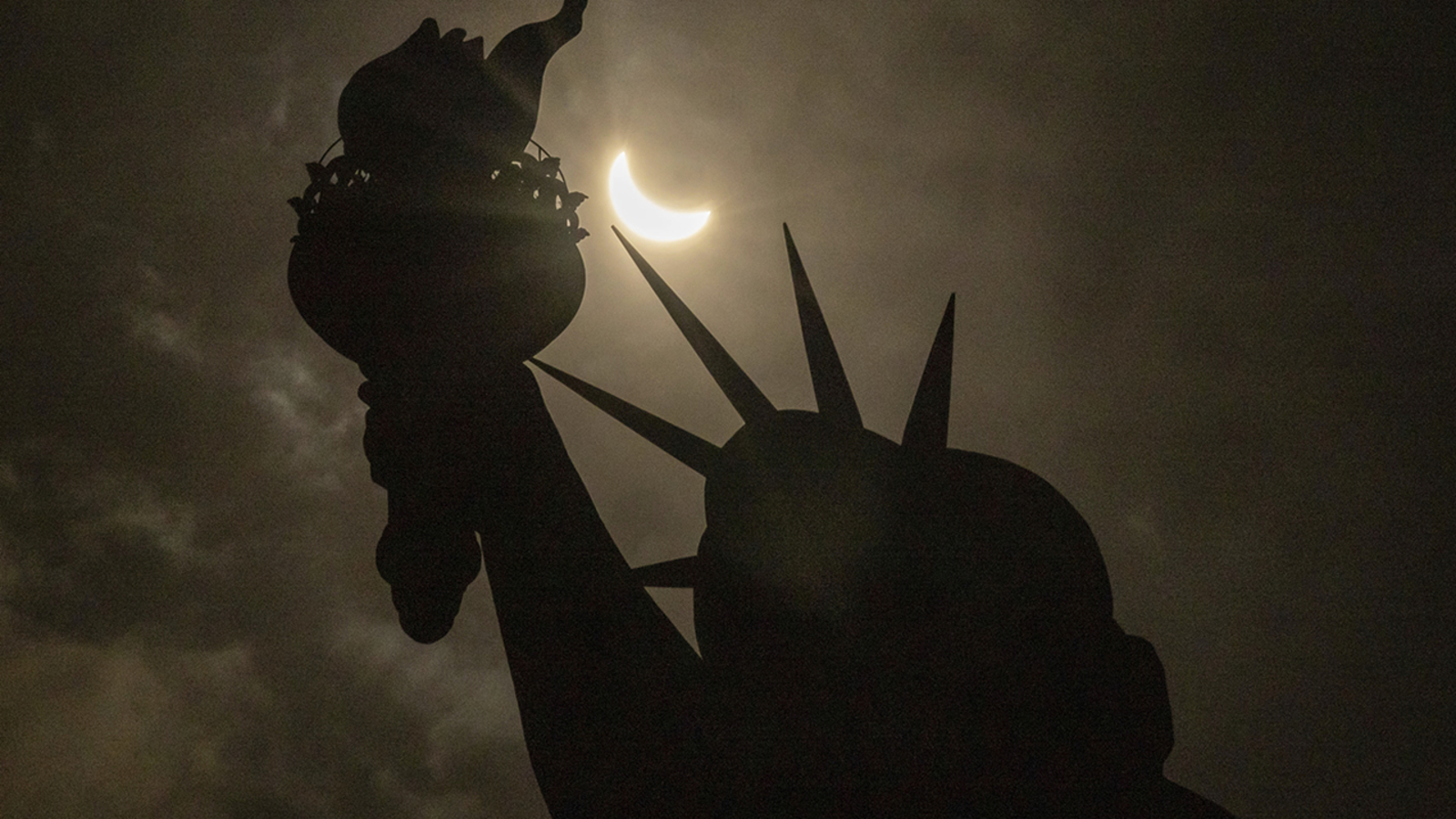 Total solar eclipse 2024 photos: Capturing the rare event from Bay Area, across United States [Video]