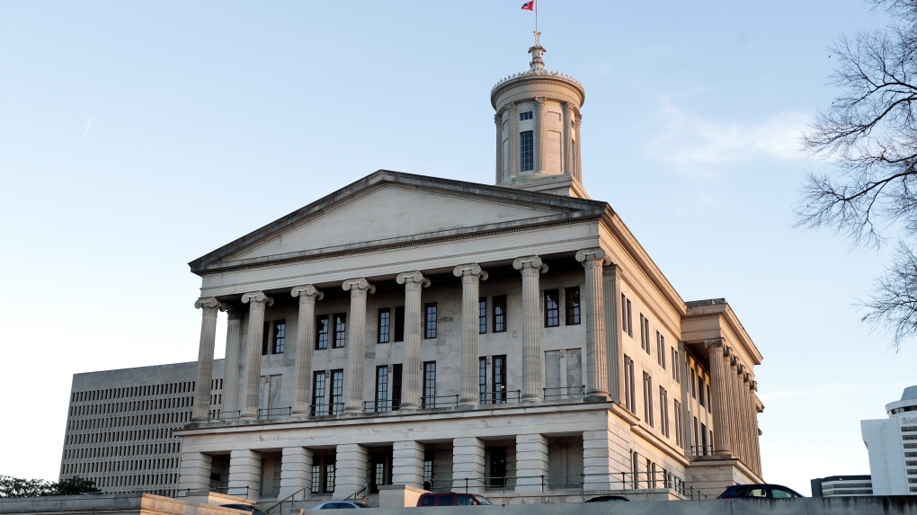 Tennessee Senate advances bill to arm teachers [Video]