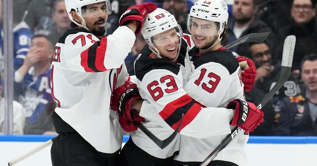 Devils down Maple Leafs 6-5; Matthews scores two more to reach 68 goals on the season [Video]