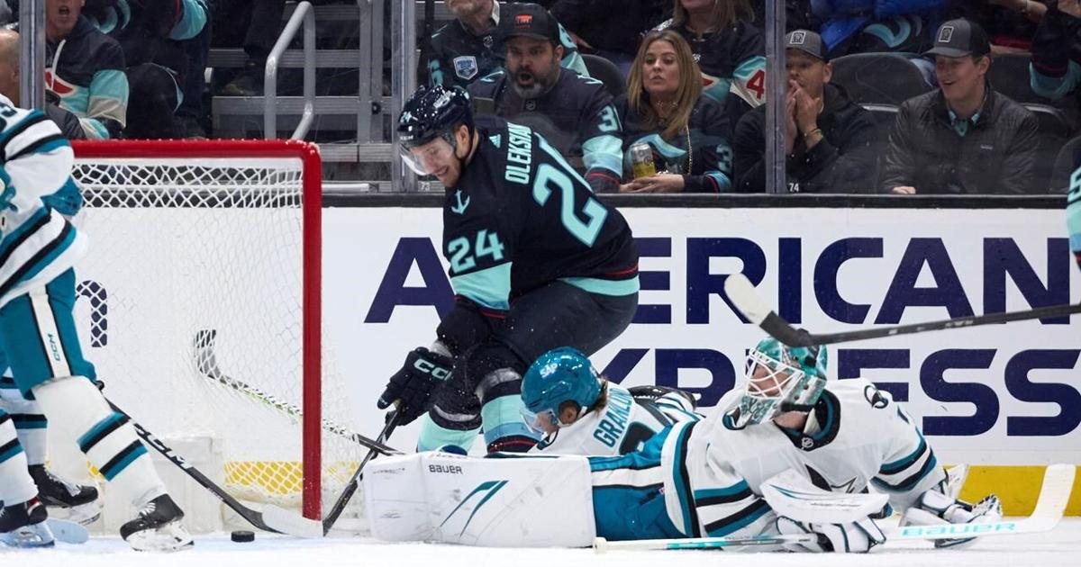 Devin Cooley cool under pressure with 49 saves as Sharks top Kraken 3-1 [Video]