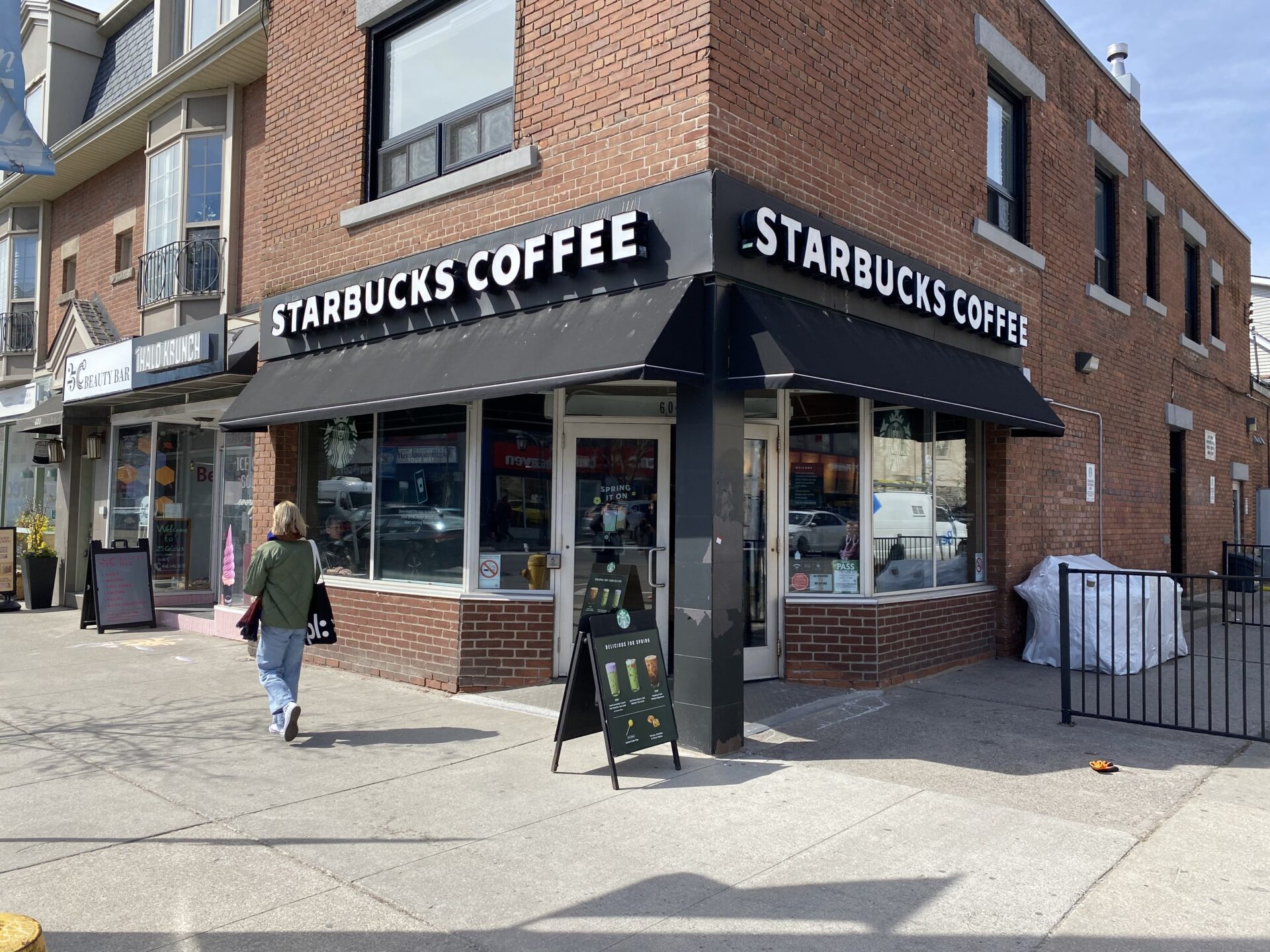 Pape and Danforth Starbucks becomes the first Toronto location to unionize [Video]