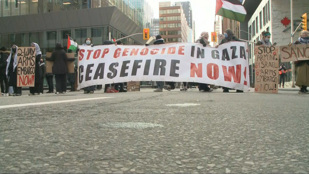 Pro-Palestinian protest blocks parts of downtown Ottawa Monday morning [Video]