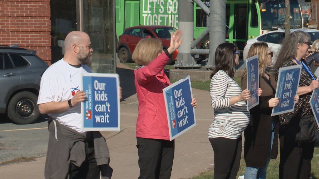 N.S. news: Teachers rally in Halifax [Video]