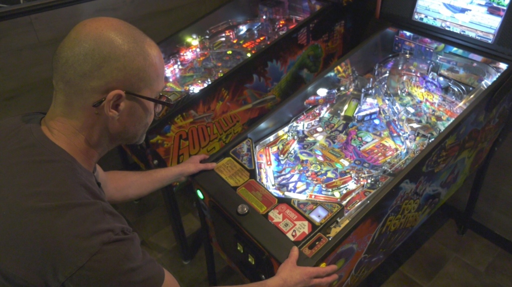 Edmonton man sets huge score on Foo Fighters pinball machine [Video]