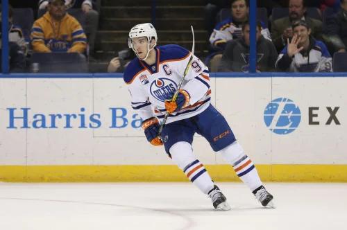 Oilers’ Connor McDavid gets 100th assist of season in thrashing of Sharks [Video]