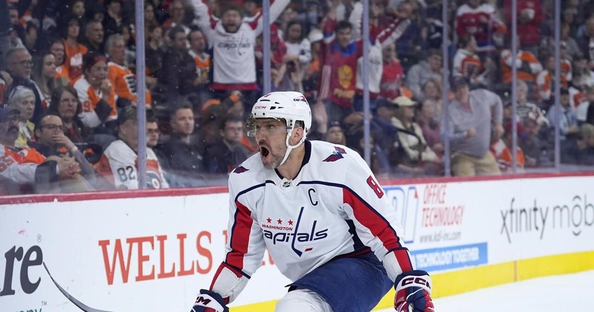 Oshie scores winner into empty net, Capitals make playoffs by beating Flyers [Video]