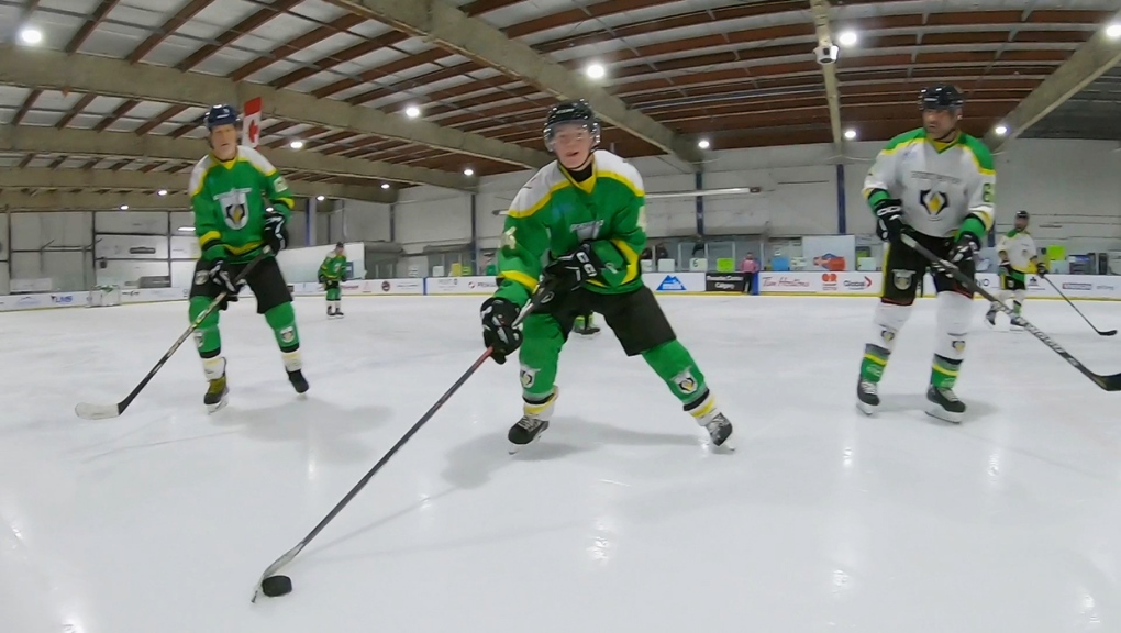 40 hockey players set world record for longest continuous game [Video]