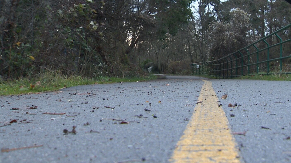 Knife-wielding man arrested on Galloping Goose Trail near Victoria [Video]