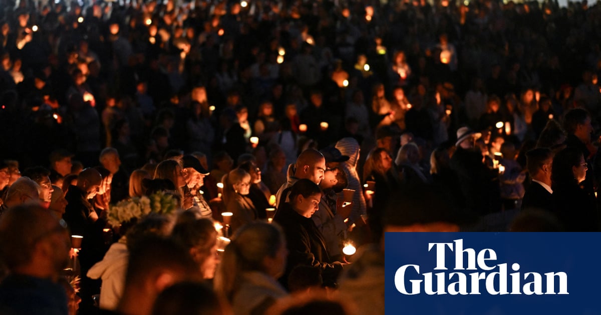 Hundreds attend Bondi Beach vigil for victims of shopping centre attack  video | Australia news