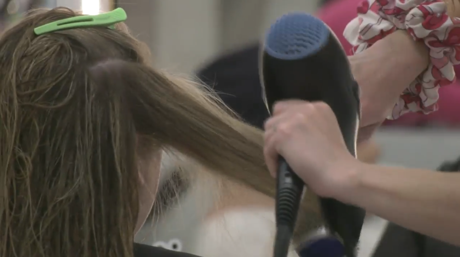 Community in Cambridge comes together for hair stylist diagnosed with cancer [Video]