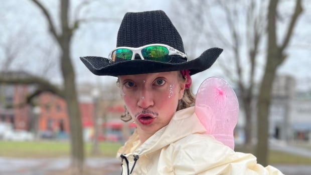 Drag artist queers Centretown’s history in walking tours [Video]