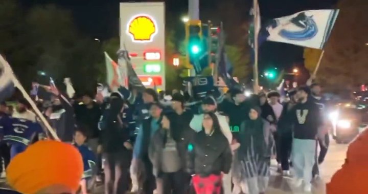 Vancouver Canucks fans get loud inside and outside arena for Game 1 of playoff run [Video]