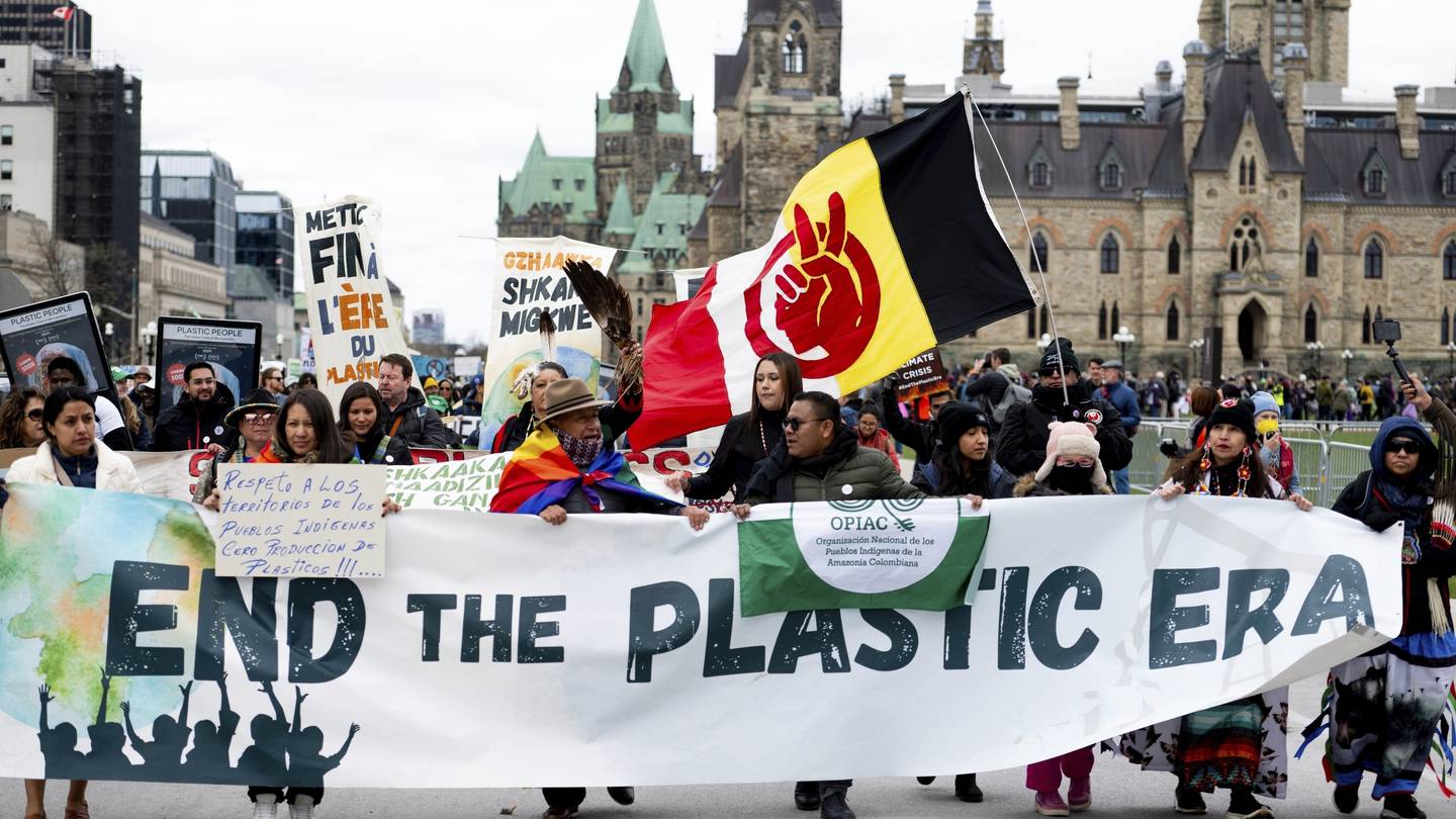 Global plastic pollution treaty talks hit critical stage in Canada  WFTV [Video]
