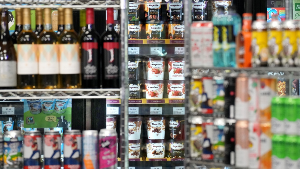 Could alcohol soon be sold at Alberta corner stores, groceries? [Video]