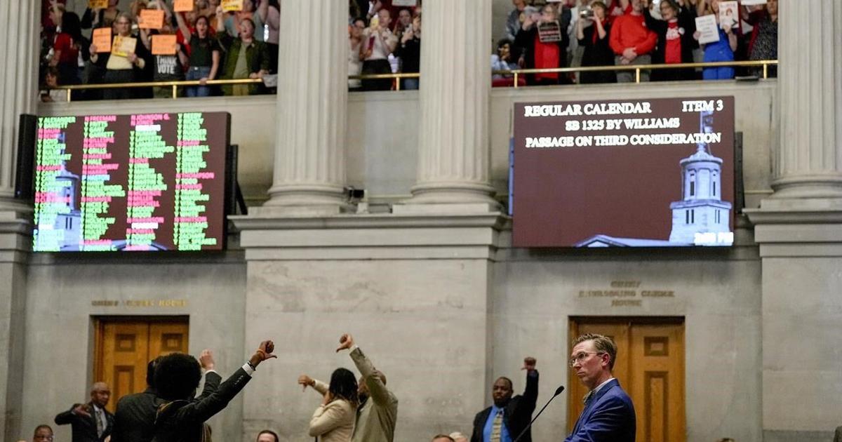 Tennessee lawmakers pass bill to allow armed teachers, a year after deadly Nashville shooting [Video]