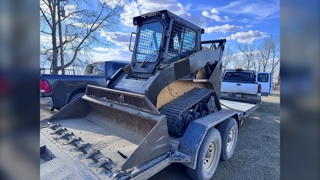 Foothills County man charged in theft of truck, skid steer, tilt deck [Video]