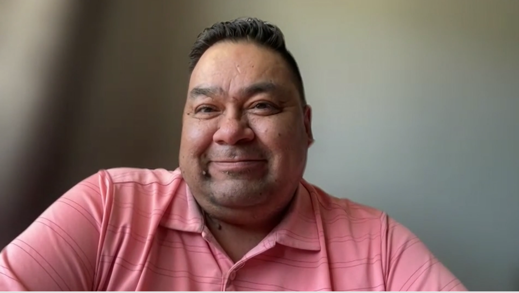 Winnipeg Jets fan goes viral for wearing salmon shirt to Whiteout [Video]