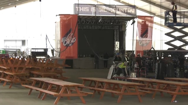 Oilers open watch-party tent in Ice District [Video]