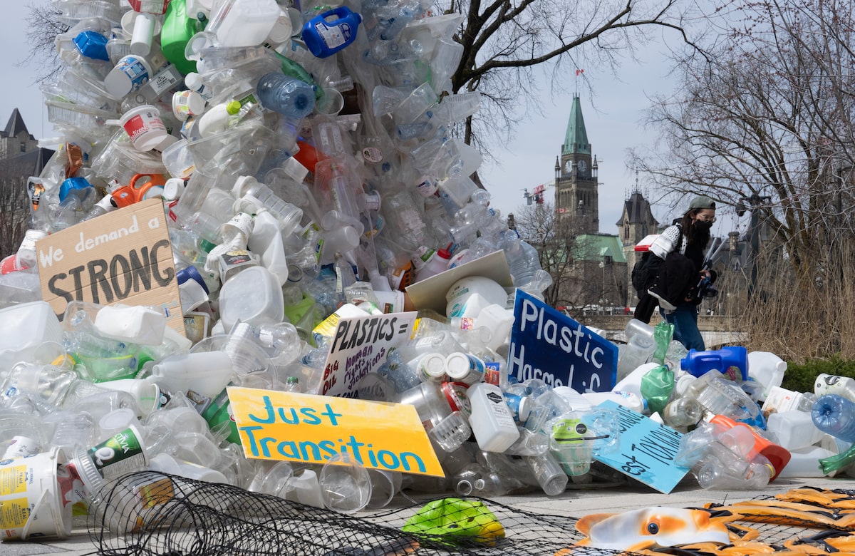 Nearly 200 oil, chemical industry lobbyists plan to join UN talks in Ottawa to curb plastic pollution [Video]