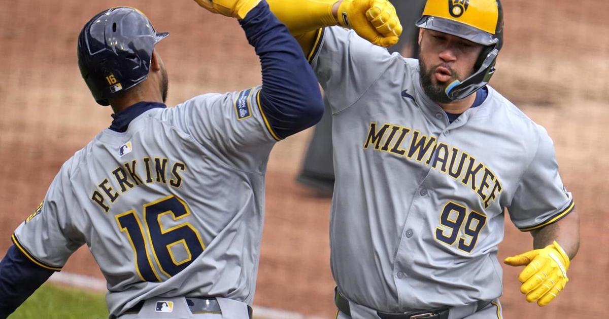 Gary Snchez pinch hits for 2-run homer in 8th; Brewers rally for 7-5 win, series split with Pirates [Video]