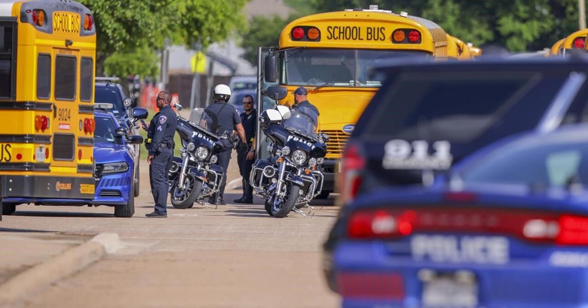 High schooler accused of killing fellow student on campus in Arlington, Texas [Video]