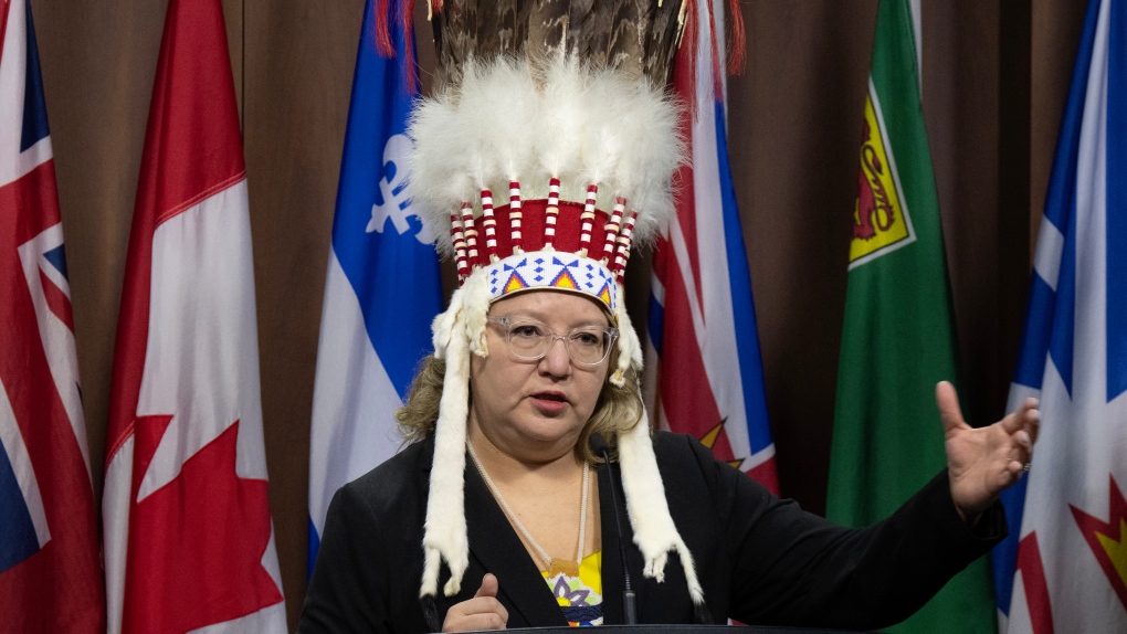 Trudeau reacts after AFN chief says headdress taken from plane cabin [Video]